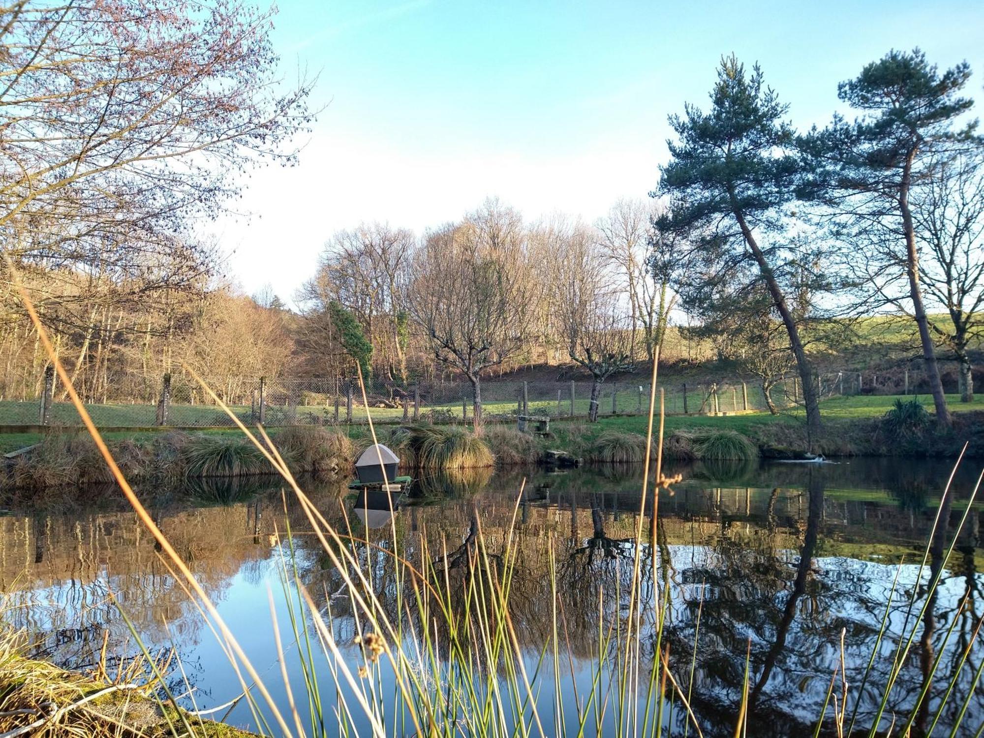 Le Petit Lac Bourganeuf Exteriör bild